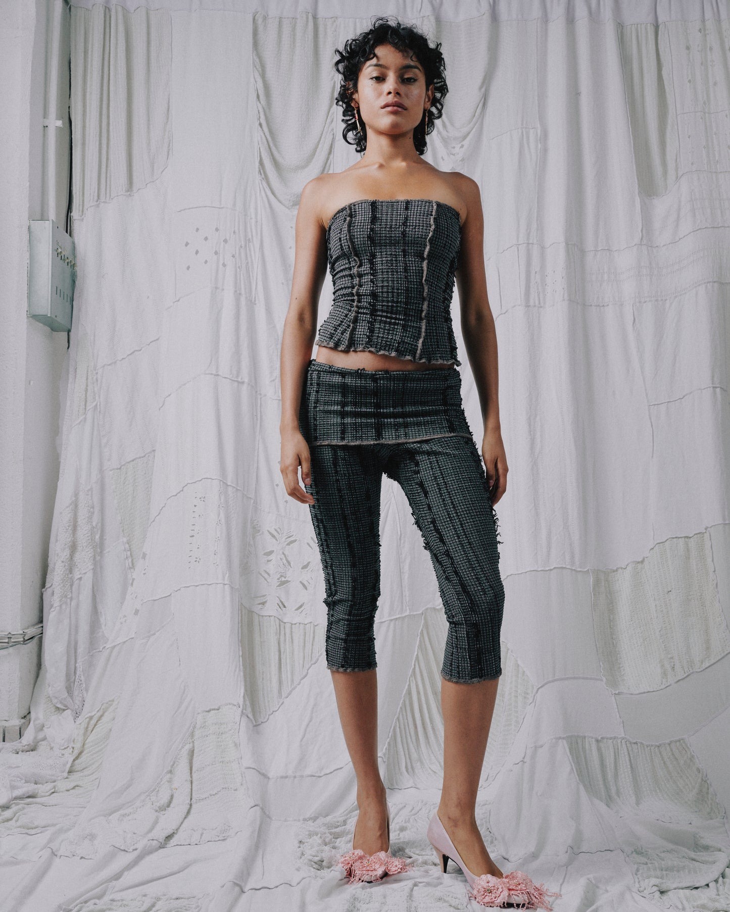 Folded Waitsband Stretch Weave Capri Trousers - Charcoal
